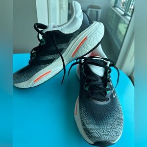 BRAND NEW ADIDAS SOLARGLIDE 6 RUNNING SHOES